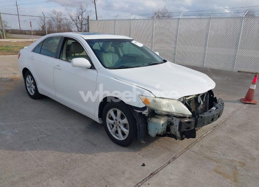 2011 Toyota Camry LE (VIN 4T4BF3EK8BR156755) main photo