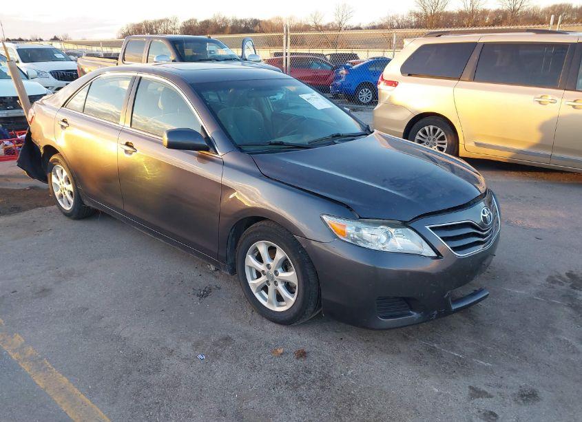 2011 Toyota Camry LE (VIN 4T4BF3EK8BR158618) main photo