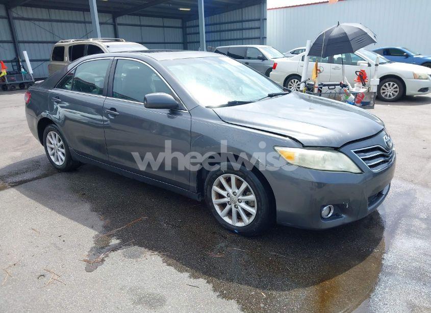 2011 Toyota Camry XLE (VIN 4T4BF3EK8BR212757) main photo