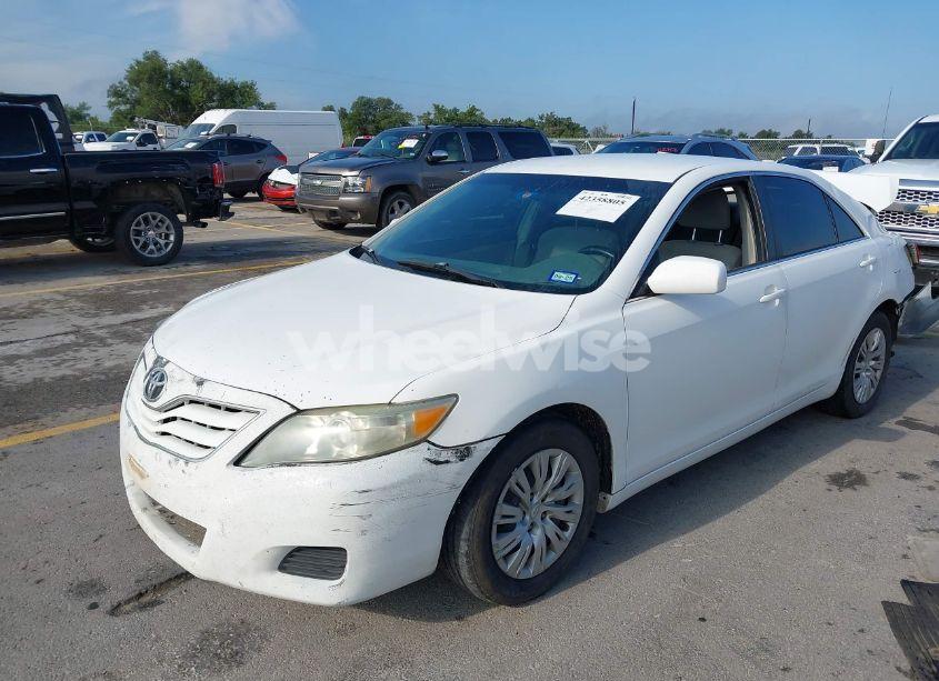 Photo 2 of 2010 Toyota Camry LE (VIN 4T4BF3EK9AR016647)