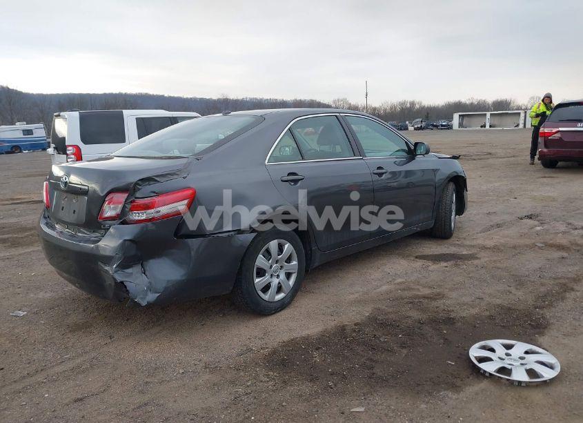 Photo 4 of 2010 Toyota Camry LE (VIN 4T4BF3EK9AR016907)