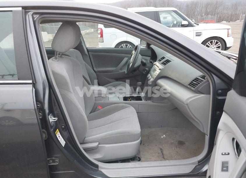 Photo 5 of 2010 Toyota Camry LE (VIN 4T4BF3EK9AR016907)