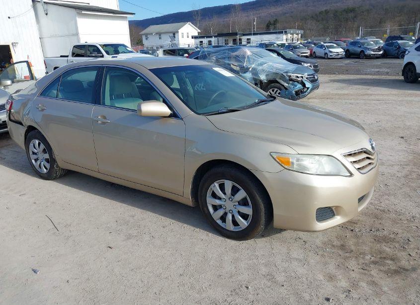 2010 Toyota Camry LE (VIN 4T4BF3EK9AR021752) main photo