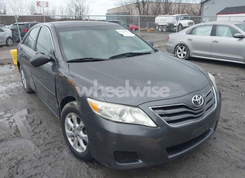 2011 Toyota Camry LE (VIN 4T4BF3EK9BR094203) main photo