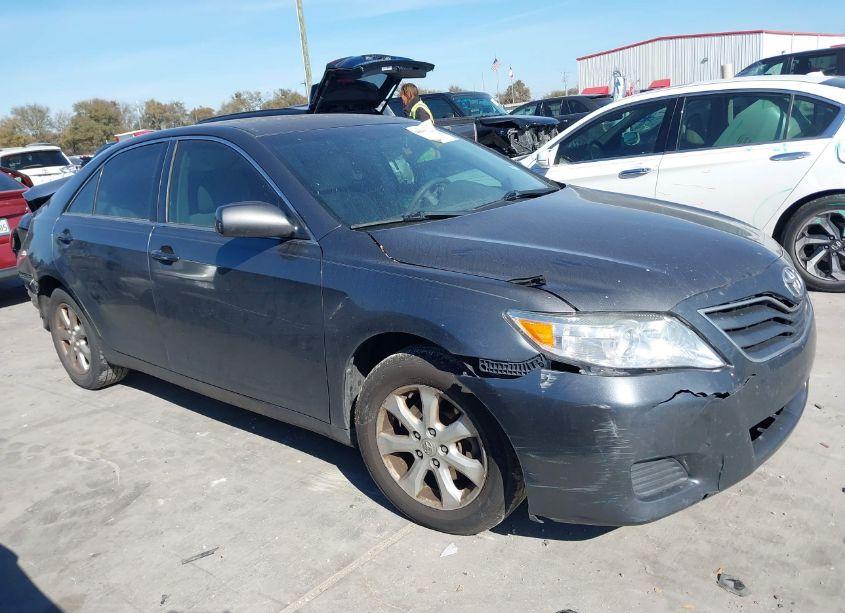 2011 Toyota Camry LE (VIN 4T4BF3EK9BR135798) main photo