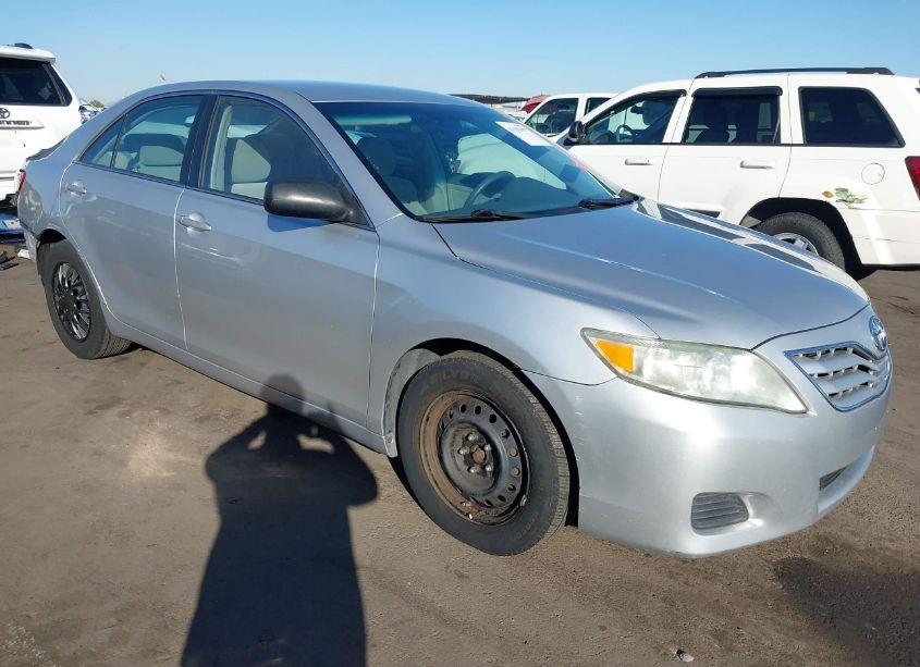 2011 Toyota Camry LE (VIN 4T4BF3EK9BR173595) main photo