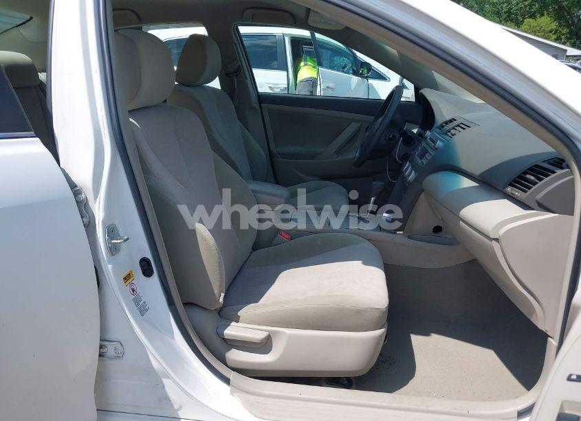 Photo 5 of 2011 Toyota Camry LE (VIN 4T4BF3EK9BR190977)