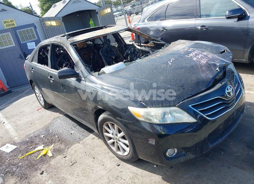 2011 Toyota Camry XLE (VIN 4T4BF3EK9BR194043) main photo