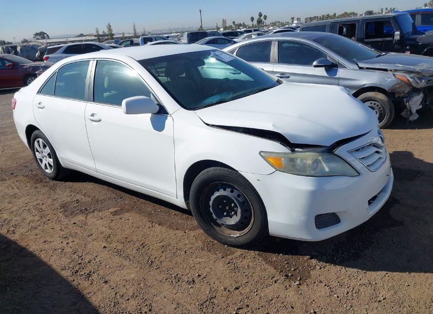 2011 Toyota Camry LE (VIN 4T4BF3EK9BR202819) main photo