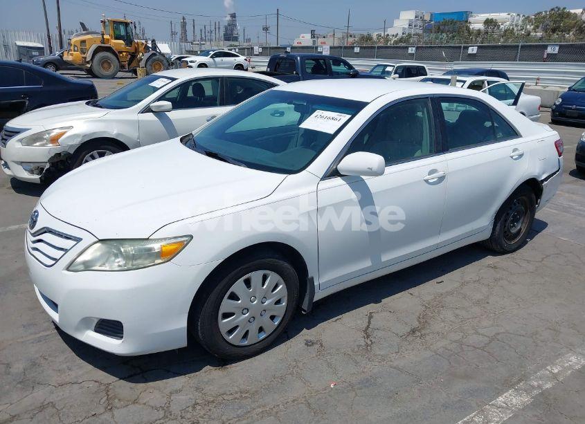 Photo 2 of 2011 Toyota Camry LE (VIN 4T4BF3EK9BR212427)
