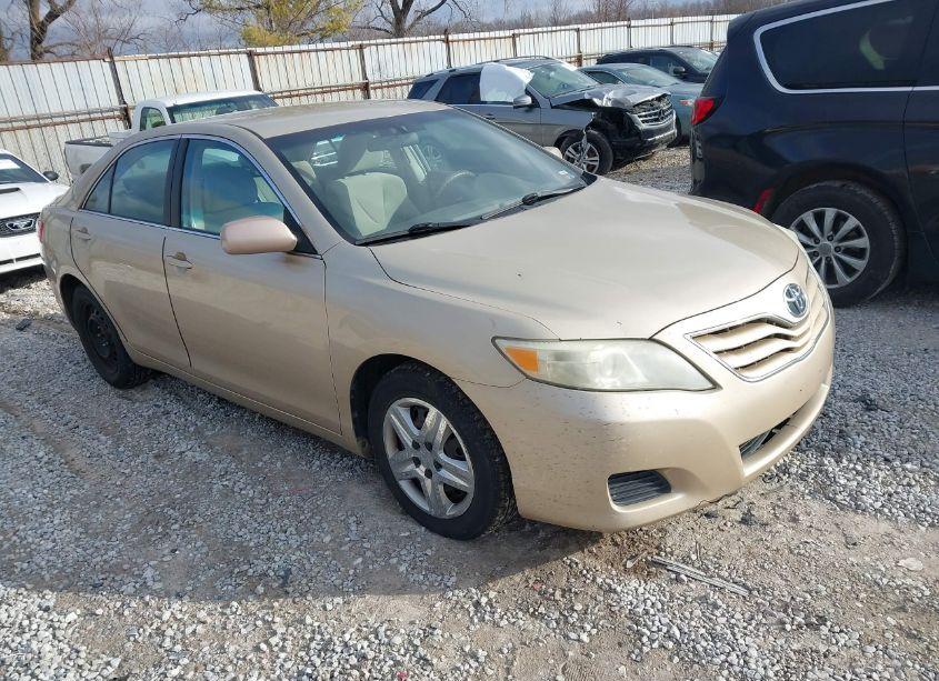 2010 Toyota Camry LE (VIN 4T4BF3EKXAR022196) main photo