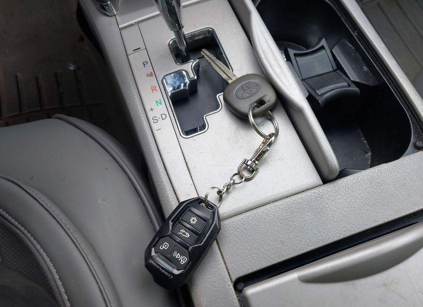 Photo 11 of 2010 Toyota Camry LE (VIN 4T4BF3EKXAR031383)