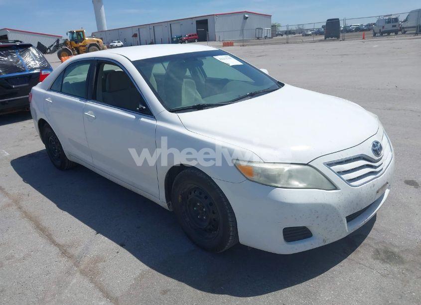 2010 Toyota Camry LE (VIN 4T4BF3EKXAR042433) main photo