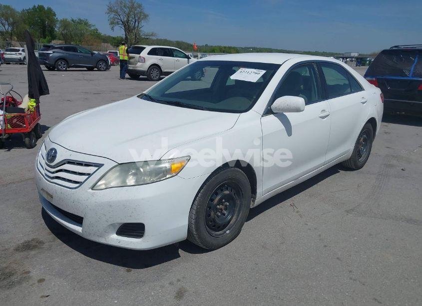 Photo 2 of 2010 Toyota Camry LE (VIN 4T4BF3EKXAR042433)