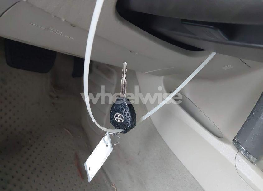 Photo 11 of 2010 Toyota Camry LE (VIN 4T4BF3EKXAR062536)