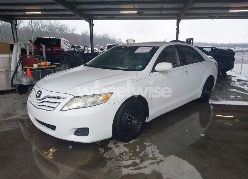 Photo 2 of 2010 Toyota Camry LE (VIN 4T4BF3EKXAR062536)
