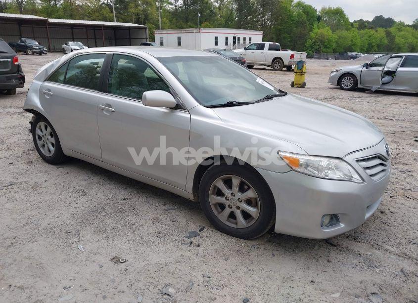 2010 Toyota Camry LE (VIN 4T4BF3EKXAR068529) main photo