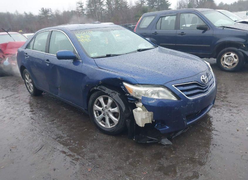 2011 Toyota Camry LE (VIN 4T4BF3EKXBR140086) main photo