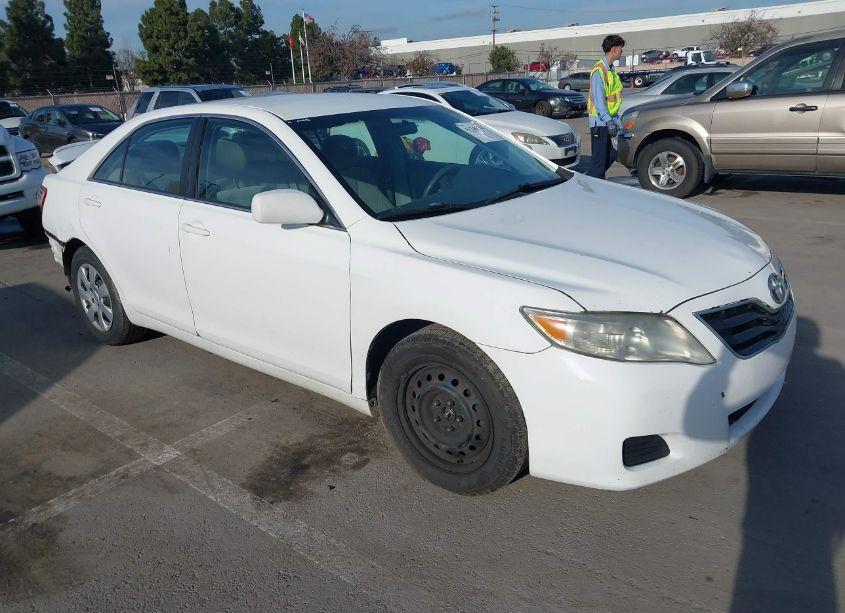 2011 Toyota Camry LE (VIN 4T4BF3EKXBR144851) main photo
