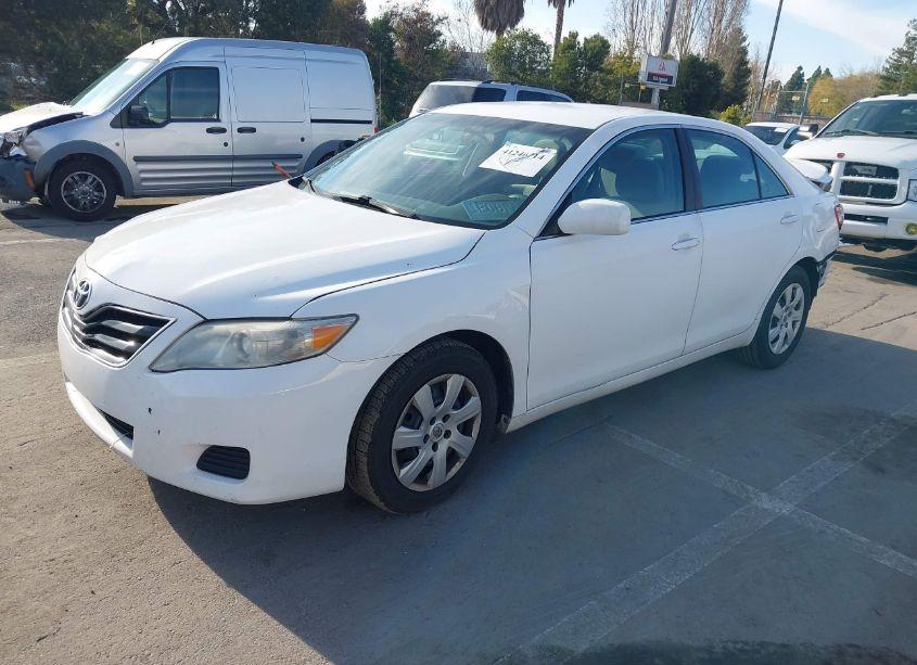 Photo 2 of 2011 Toyota Camry LE (VIN 4T4BF3EKXBR144851)