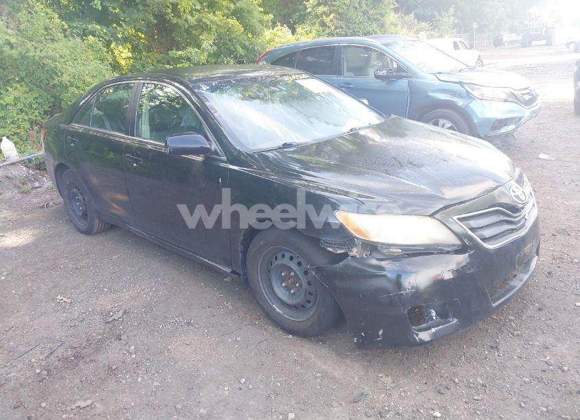 2011 Toyota Camry LE (VIN 4T4BF3EKXBR169488) main photo