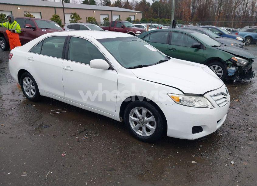 2011 Toyota Camry LE (VIN 4T4BF3EKXBR187912) main photo