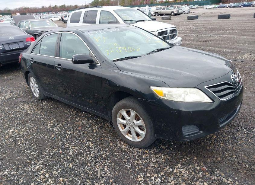 2011 Toyota Camry LE (VIN 4T4BF3EKXBR191586) main photo