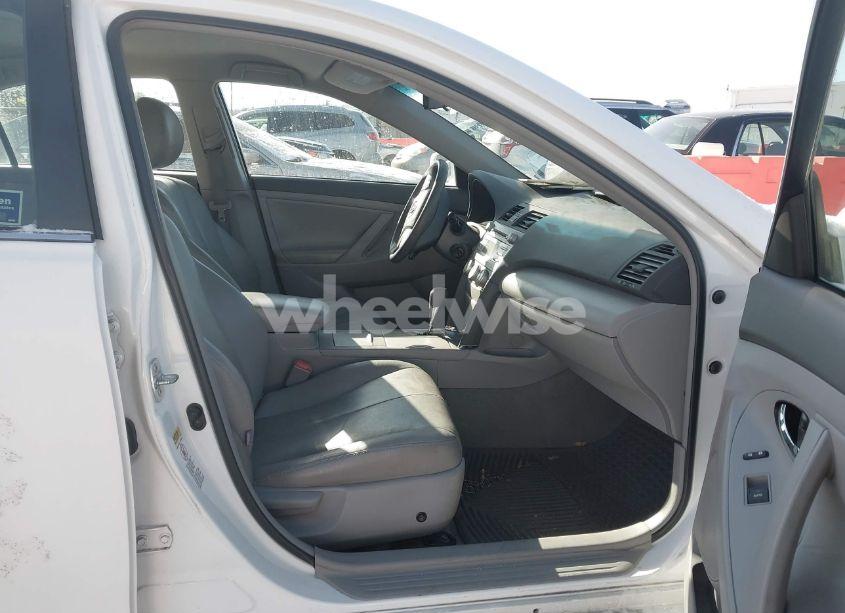 Photo 5 of 2011 Toyota Camry LE (VIN 4T4BF3EKXBR209505)