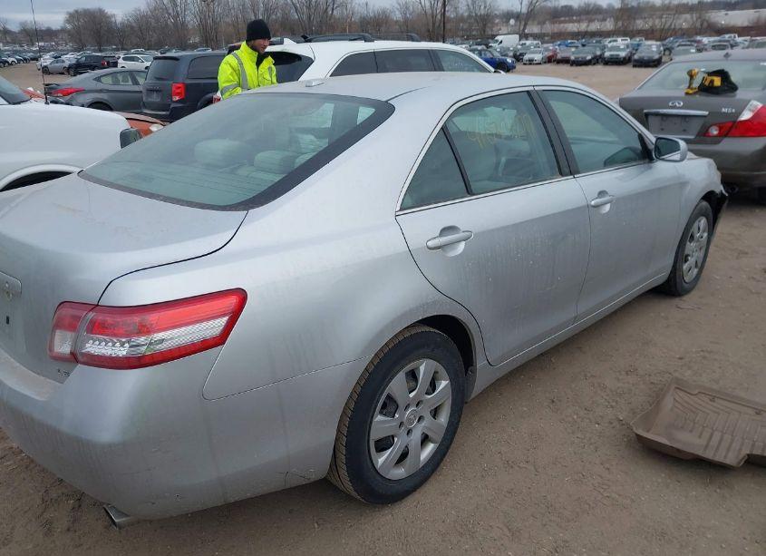 Photo 4 of 2011 Toyota Camry LE (VIN 4T4BF3EKXBR209634)