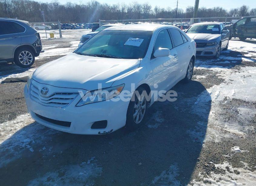 Photo 2 of 2011 Toyota Camry LE (VIN 4T4BF3EKXBR212680)