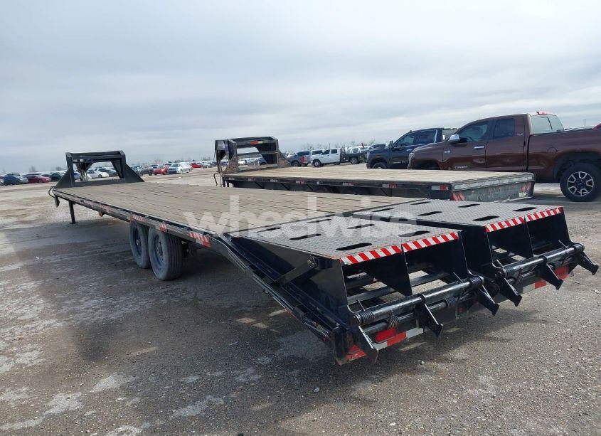 Photo 3 of 2022 Trailmaxx Other N/A (VIN 4T93H4022NM402335)