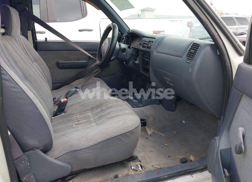 Photo 5 of 1998 Toyota Tacoma (VIN 4TANL42N3WZ079547)