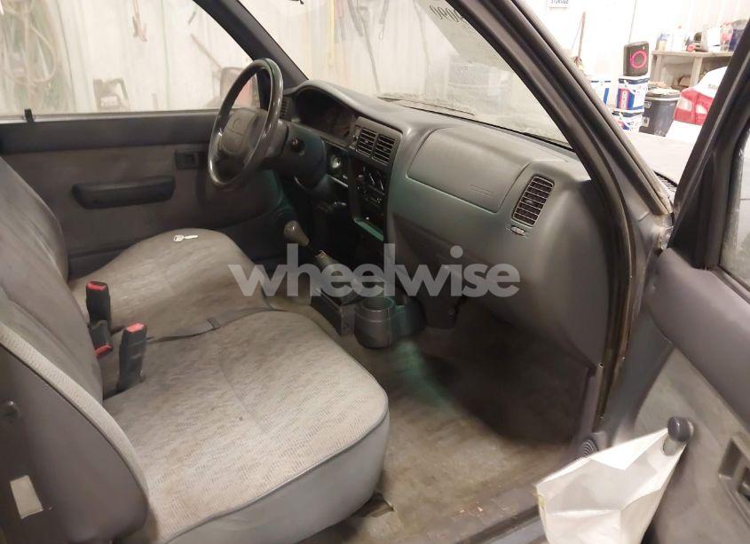 Photo 5 of 1998 Toyota Tacoma (VIN 4TANL42N3WZ133137)