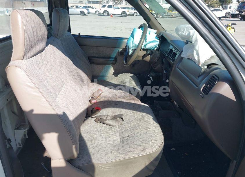 Photo 5 of 1999 Toyota Tacoma (VIN 4TANL42N6XZ516779)