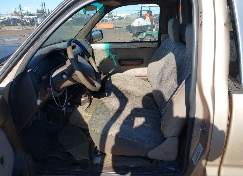 Photo 5 of 1998 Toyota Tacoma (VIN 4TANL42N9WZ048917)