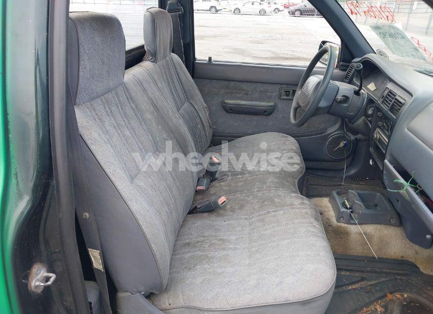 Photo 8 of 2000 Toyota Tacoma (VIN 4TANL42NXYZ672373)
