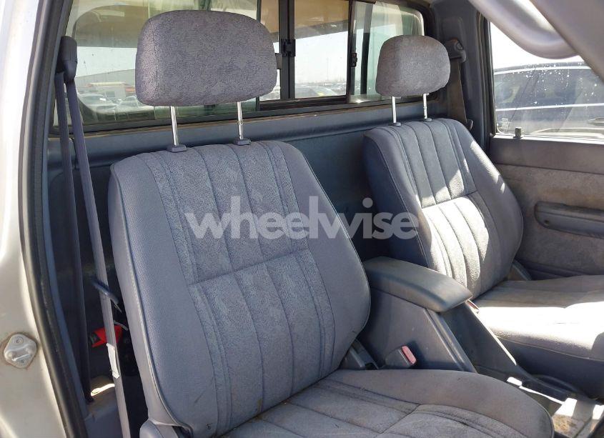 Photo 8 of 2000 Toyota Tacoma (VIN 4TAPM62N2YZ603159)