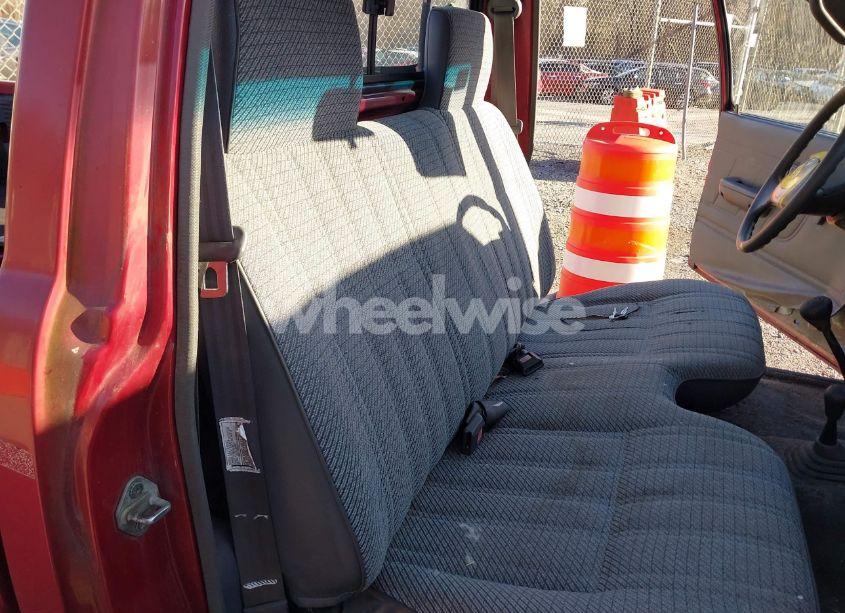 Photo 8 of 1994 Toyota Pickup 1/2 TON SHORT WHLBSE DX (VIN 4TARN01P5RZ217620)