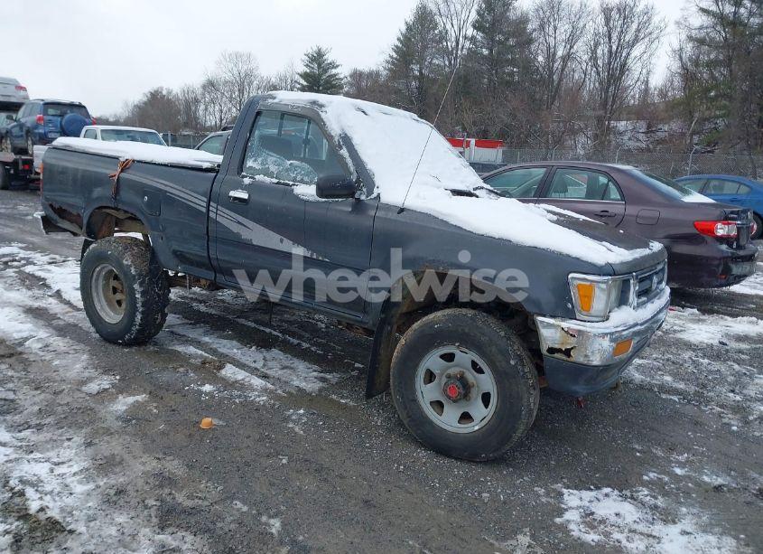1993 Toyota Pickup 1/2 TON SHORT WHLBSE DX (VIN 4TARN01PXPZ133421) main photo