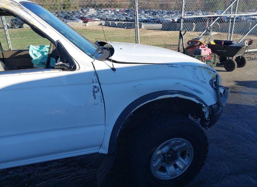 Photo 12 of 2000 Toyota Tacoma PRERUNNER V6 (VIN 4TASN92N9YZ634465)