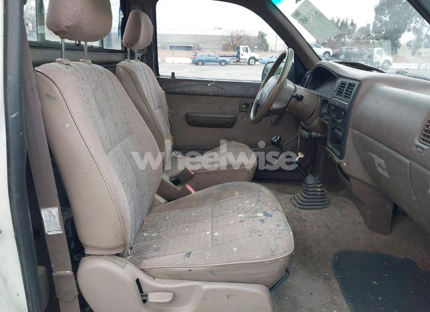 Photo 5 of 1995 Toyota Tacoma (VIN 4TAUN41B9SZ032384)