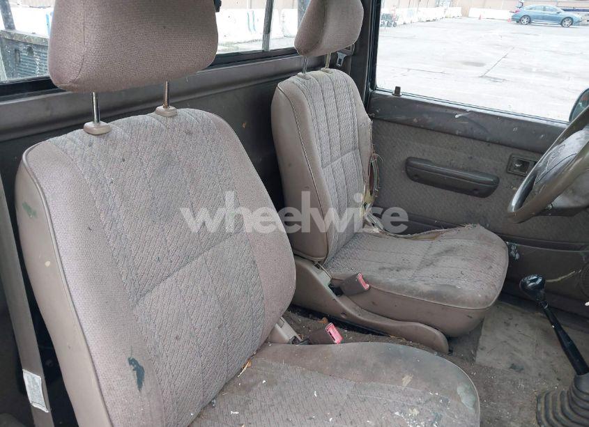 Photo 8 of 1995 Toyota Tacoma (VIN 4TAUN41B9SZ032384)