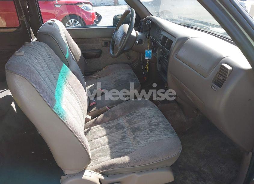 Photo 5 of 1998 Toyota Tacoma (VIN 4TAVL52N1WZ124667)