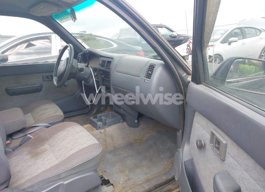 Photo 5 of 1998 Toyota Tacoma (VIN 4TAVL52N2WZ143695)