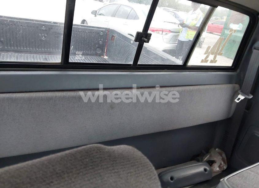 Photo 8 of 1999 Toyota Tacoma N/A (VIN 4TAVL52N3XZ457471)