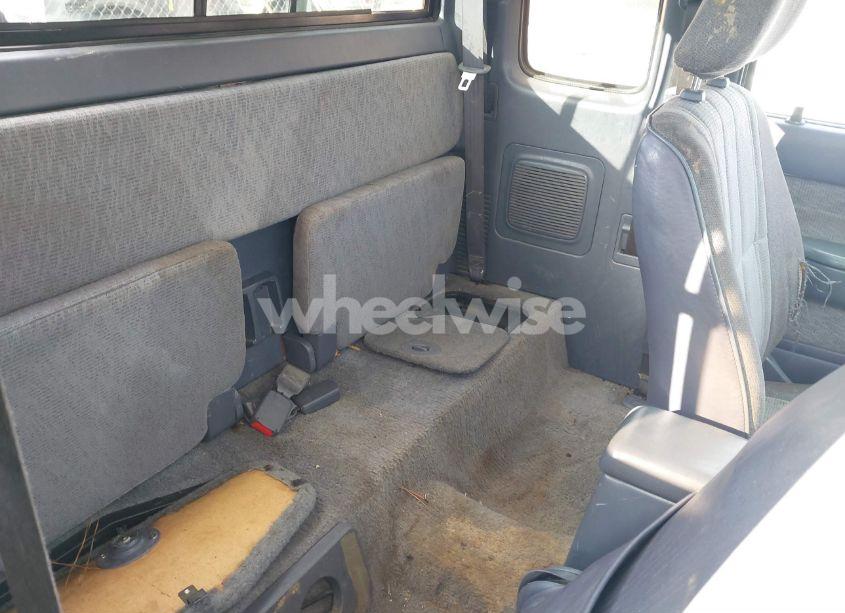 Photo 8 of 1998 Toyota Tacoma (VIN 4TAVL52N4WZ090384)