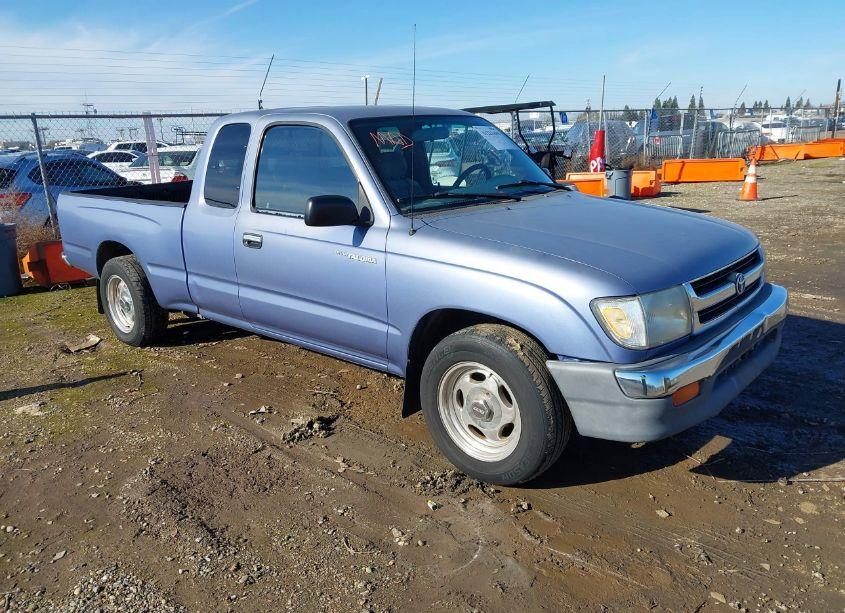 1999 Toyota Tacoma (VIN 4TAVL52N4XZ561662) main photo