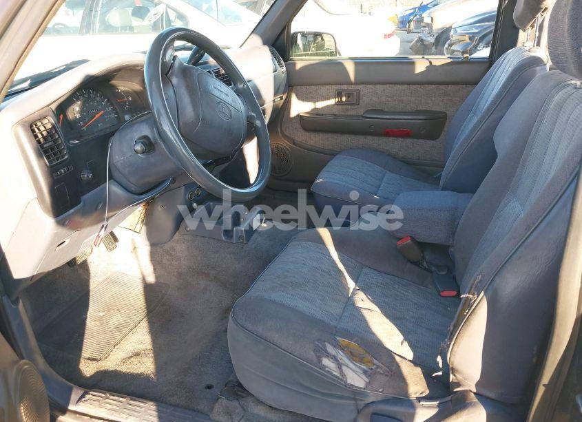 Photo 5 of 1998 Toyota Tacoma (VIN 4TAVL52N7WZ174652)