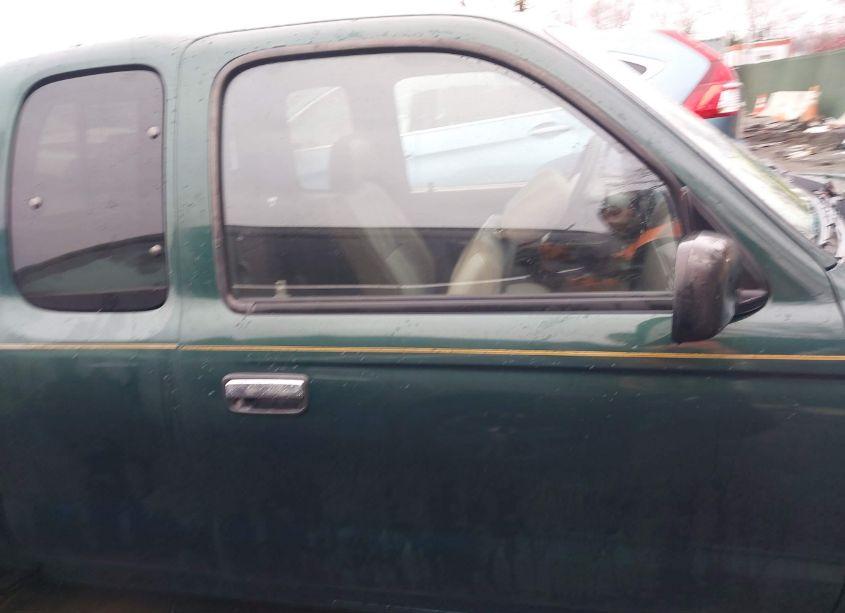 Photo 13 of 1999 Toyota Tacoma (VIN 4TAVL52N7XZ517378)