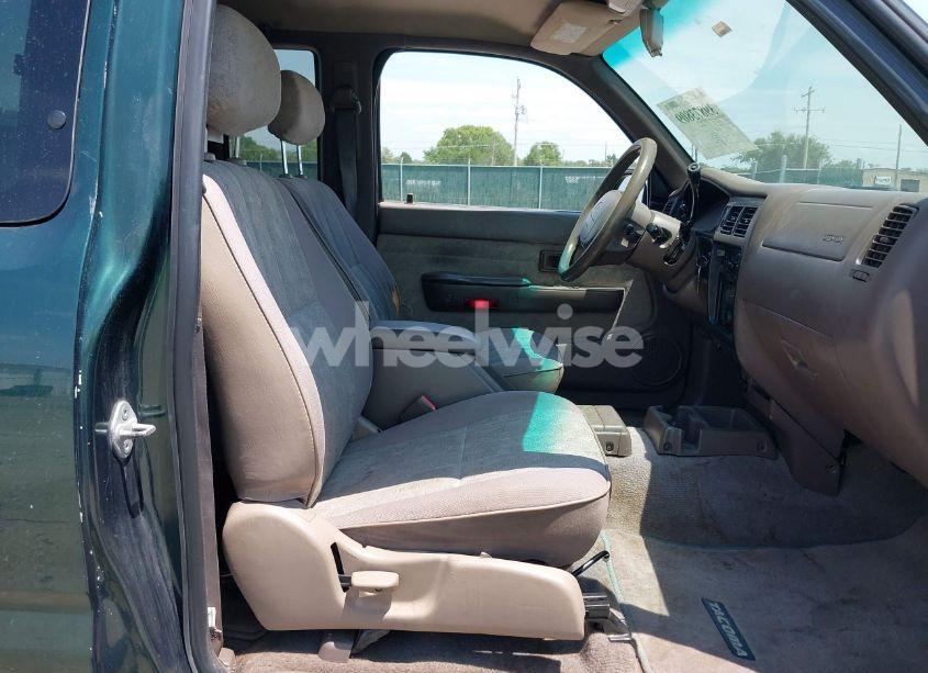 Photo 5 of 2000 Toyota Tacoma (VIN 4TAVL52N8YZ637515)